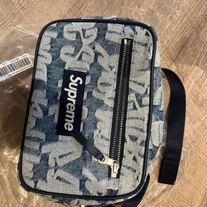 Supreme Denim Waist Bag 

Brand new never used.